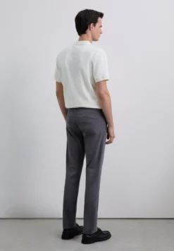 PANTALÓN CHINO PINZAS
