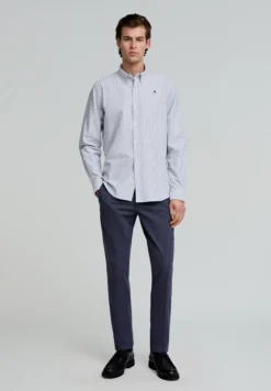 PANTALÓN CHINO PINZAS