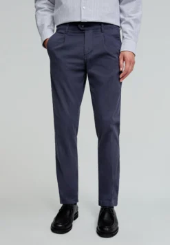 PANTALÓN CHINO PINZAS