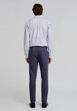 PANTALÓN CHINO PINZAS