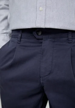 PANTALÓN CHINO PINZAS