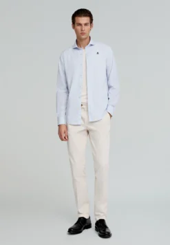 PANTALÓN CHINO PINZAS