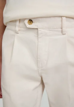 PANTALÓN CHINO PINZAS