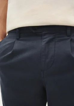 PANTALÓN CHINO PINZAS RELAXED