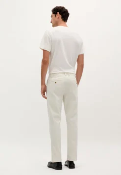 PANTALÓN CHINO PINZAS RELAXED