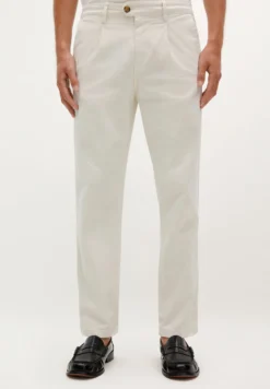 PANTALÓN CHINO PINZAS RELAXED