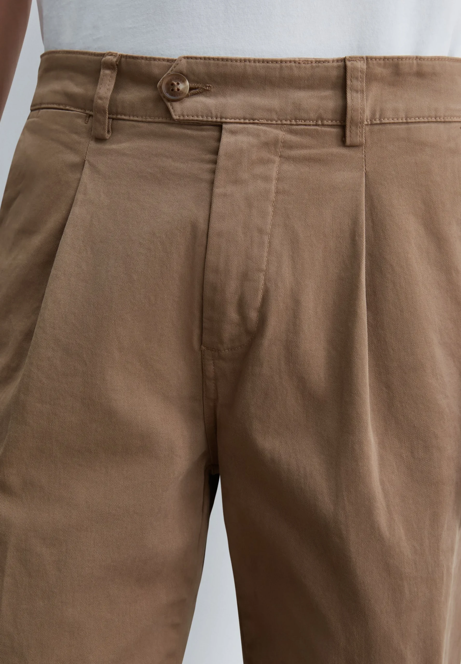 PANTALÓN CHINO PINZAS RELAXED