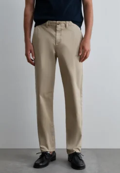 PANTALÓN CHINO REGULAR FIT