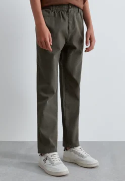 PANTALÓN CHINO RELAXED