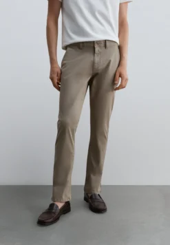 PANTALÓN CHINO SLIM FIT