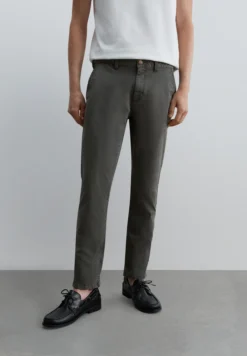 PANTALÓN CHINO SLIM FIT