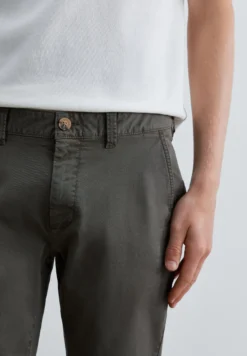 PANTALÓN CHINO SLIM FIT