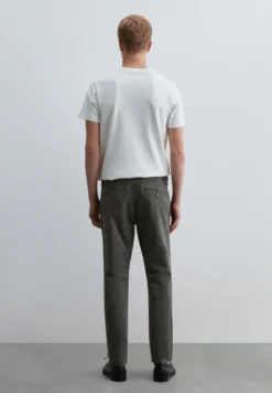 PANTALÓN CHINO SLIM FIT