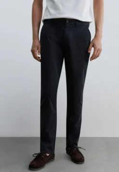 PANTALÓN CHINO SLIM FIT