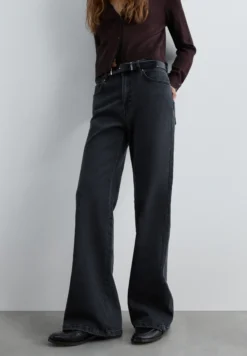 PANTALÓN DENIM TIRO MEDIO