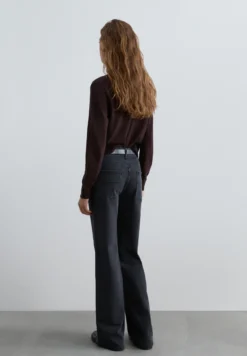 PANTALÓN DENIM TIRO MEDIO