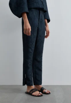 PANTALÓN JACQUARD ANKLE FLARE