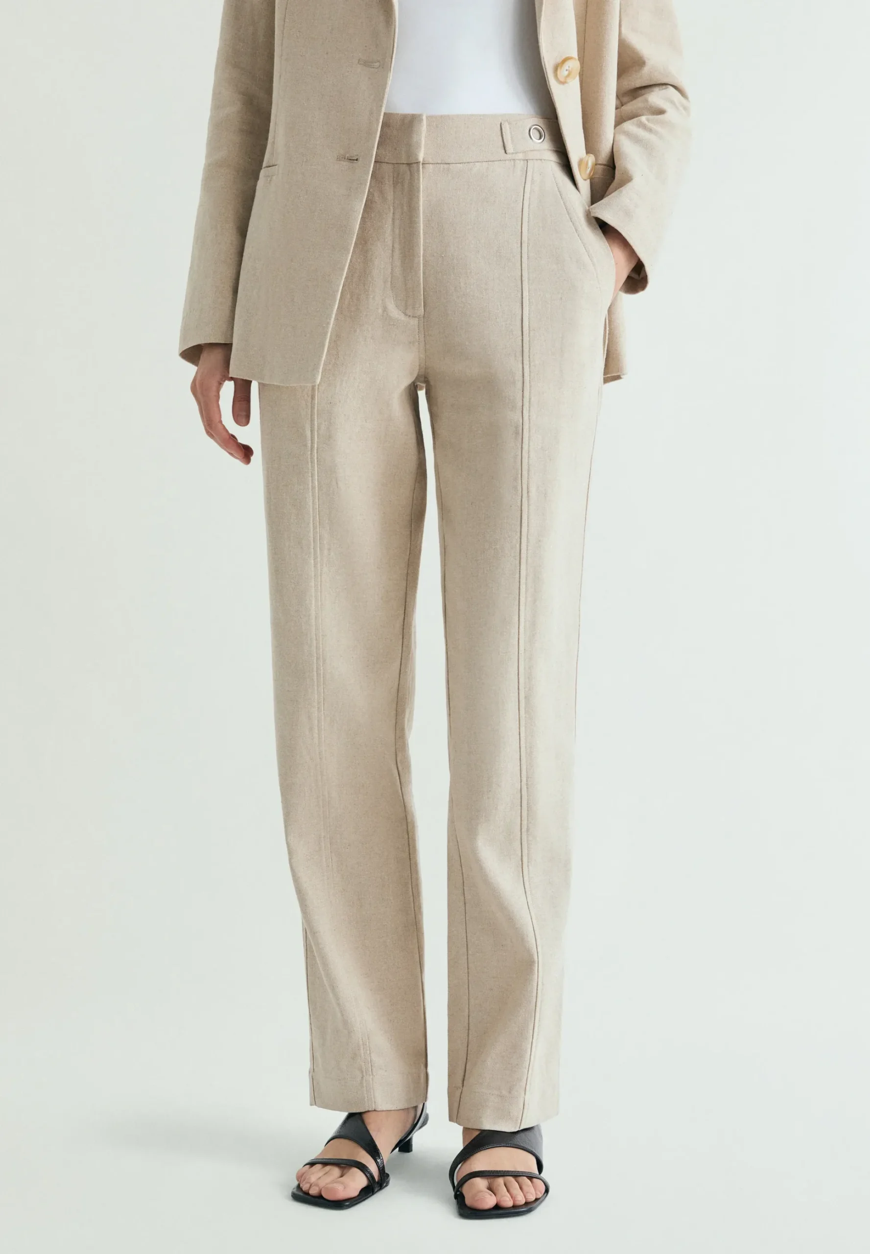 PANTALÓN LINO DETALLES METÁLICOS