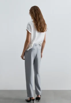 PANTALÓN RECTO DE TIRO ALTO