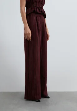 PANTALÓN RECTO RAYAS