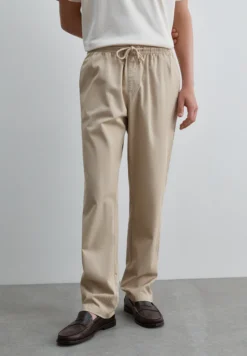 PANTALÓN RELAXED FIT CON CORDÓN
