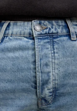 PANTALÓN VAQUERO REGULAR FIT