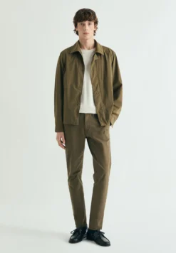 PANTALONES CHINO SLIM FIT