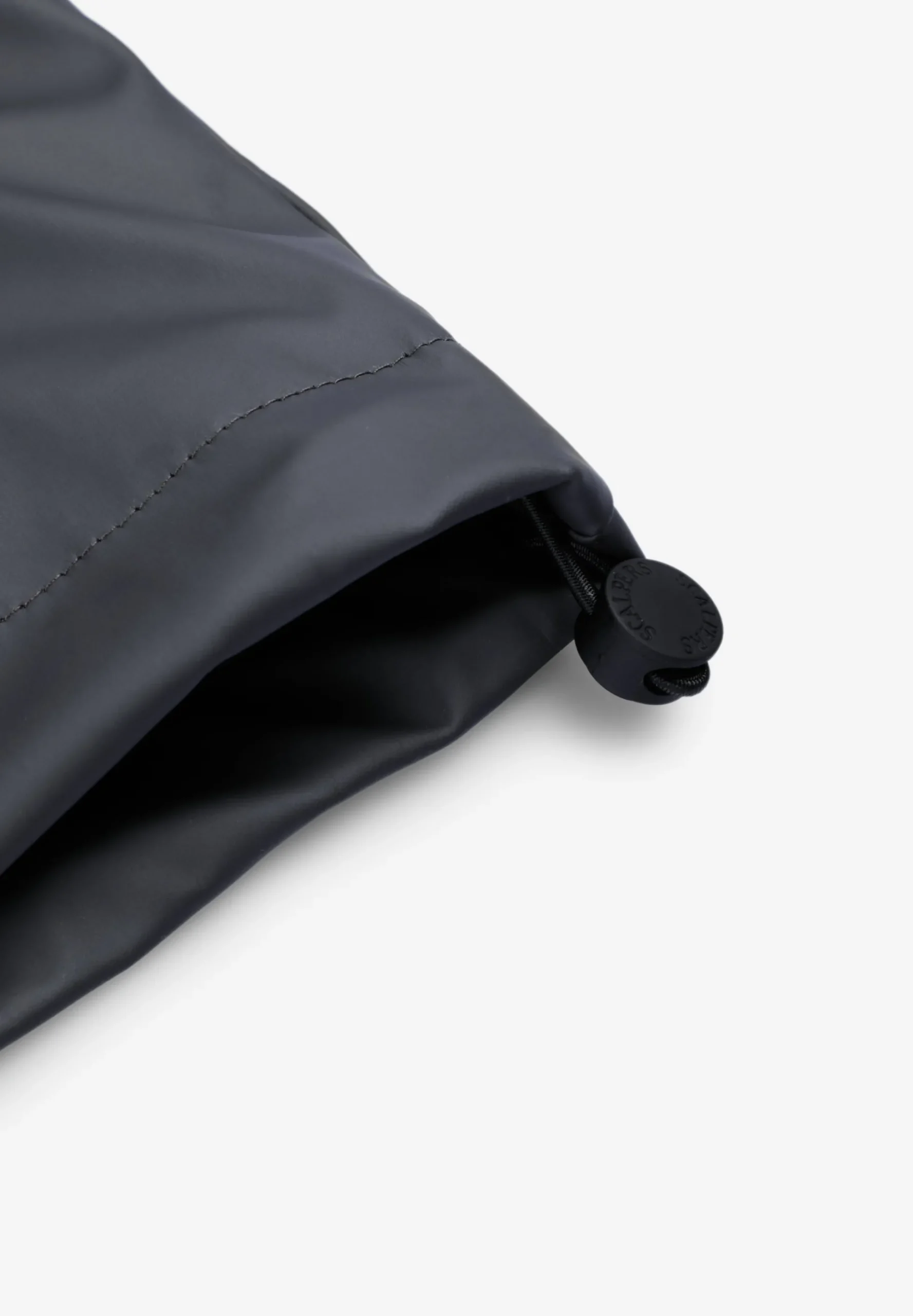 PARKA IMPERMEABLE CON CAPUCHA