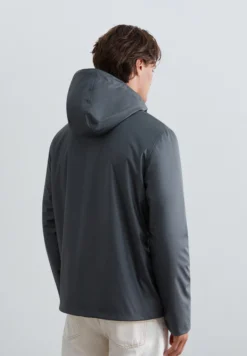 PARKA IMPERMEABLE CON CAPUCHA