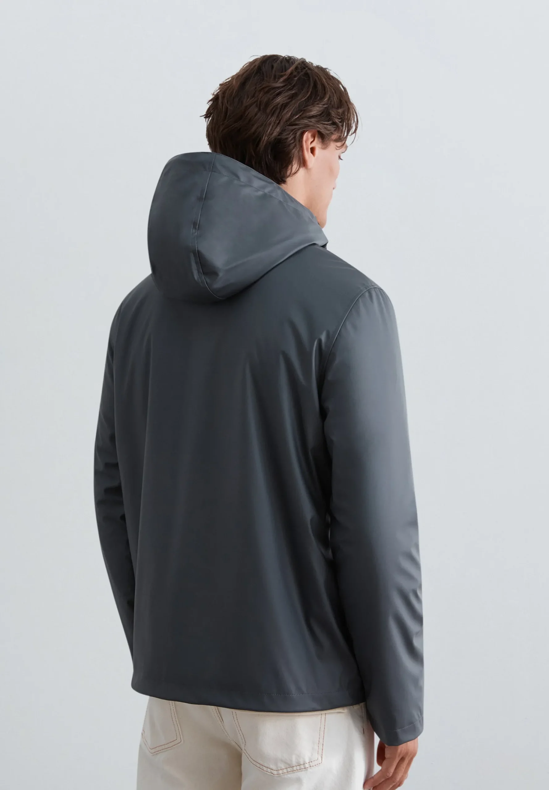 PARKA IMPERMEABLE CON CAPUCHA
