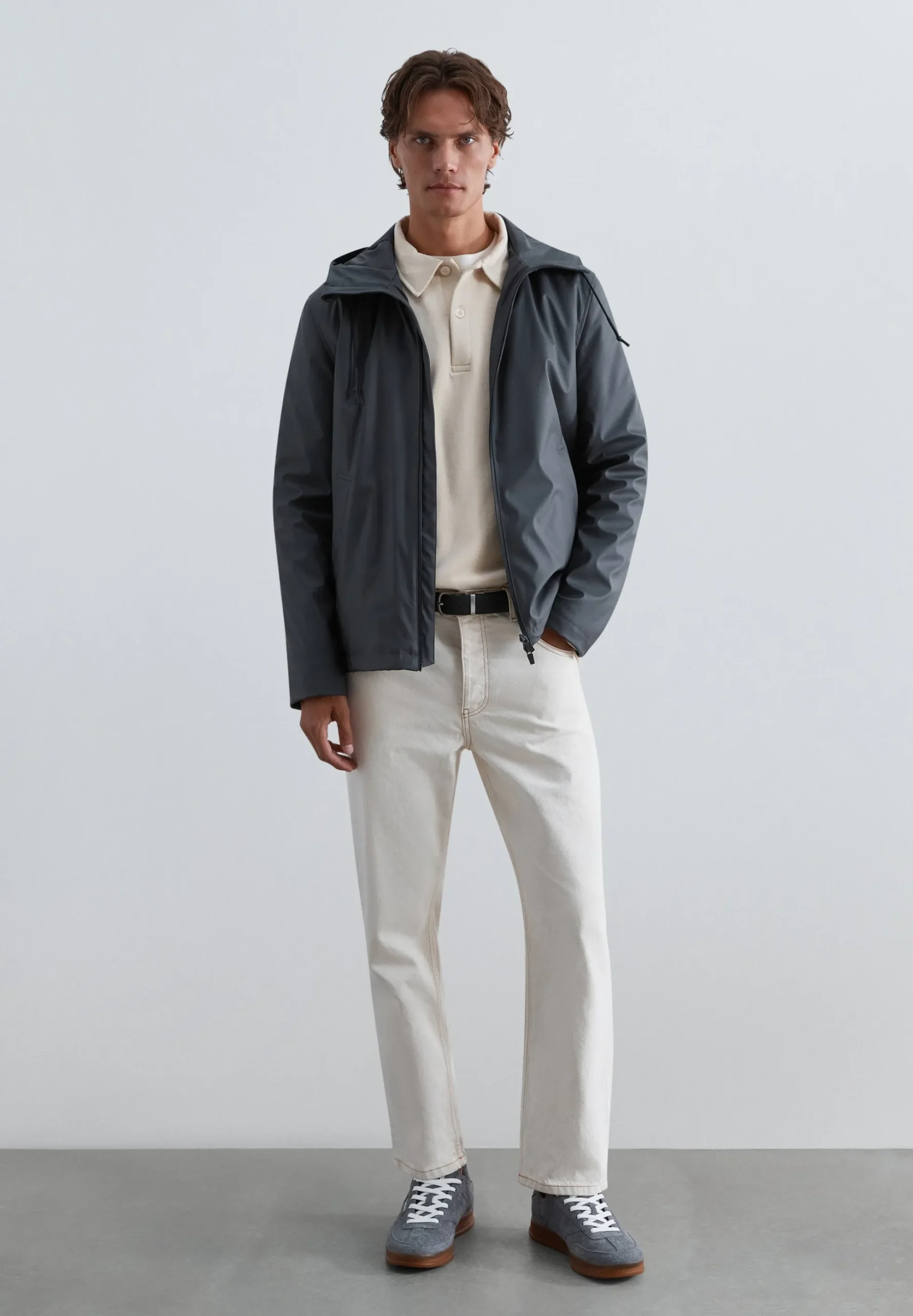 PARKA IMPERMEABLE CON CAPUCHA