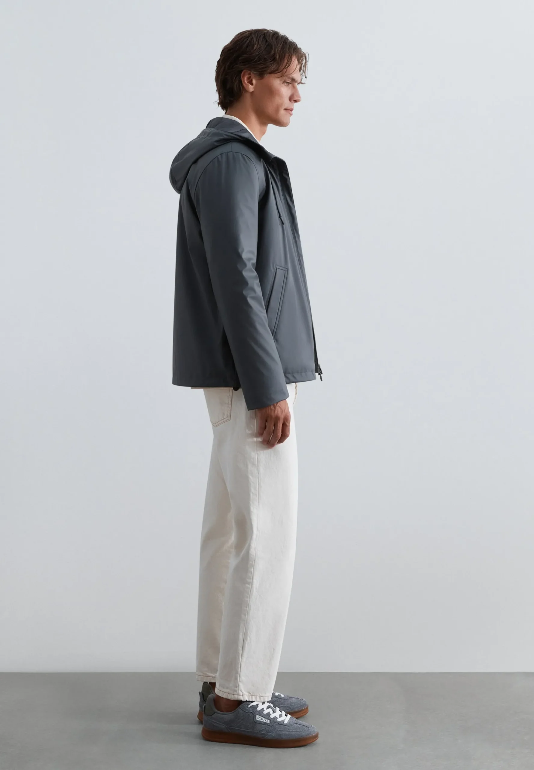 PARKA IMPERMEABLE CON CAPUCHA