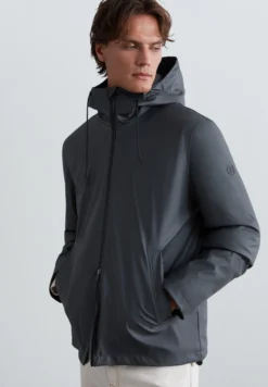 PARKA IMPERMEABLE CON CAPUCHA