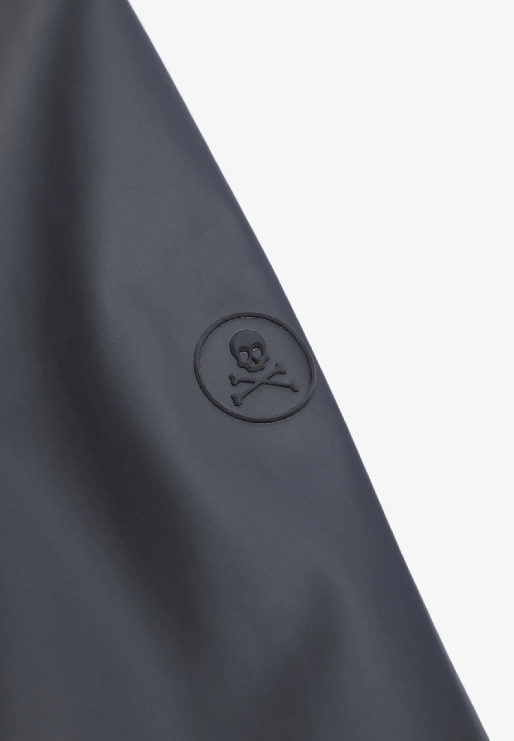 PARKA IMPERMEABLE CON CAPUCHA