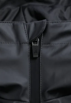 PARKA IMPERMEABLE CON CAPUCHA
