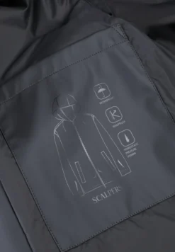 PARKA IMPERMEABLE CON CAPUCHA