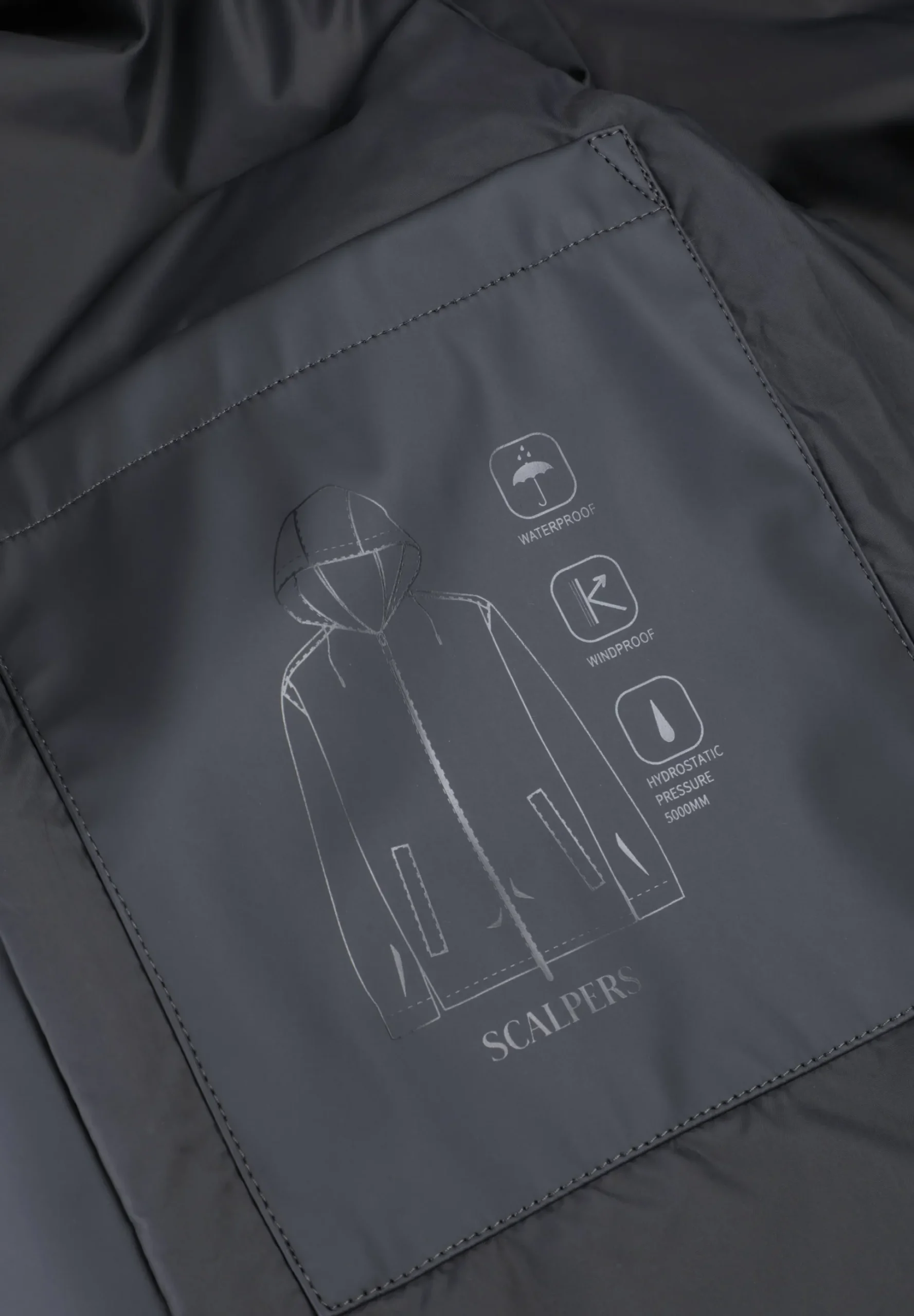 PARKA IMPERMEABLE CON CAPUCHA