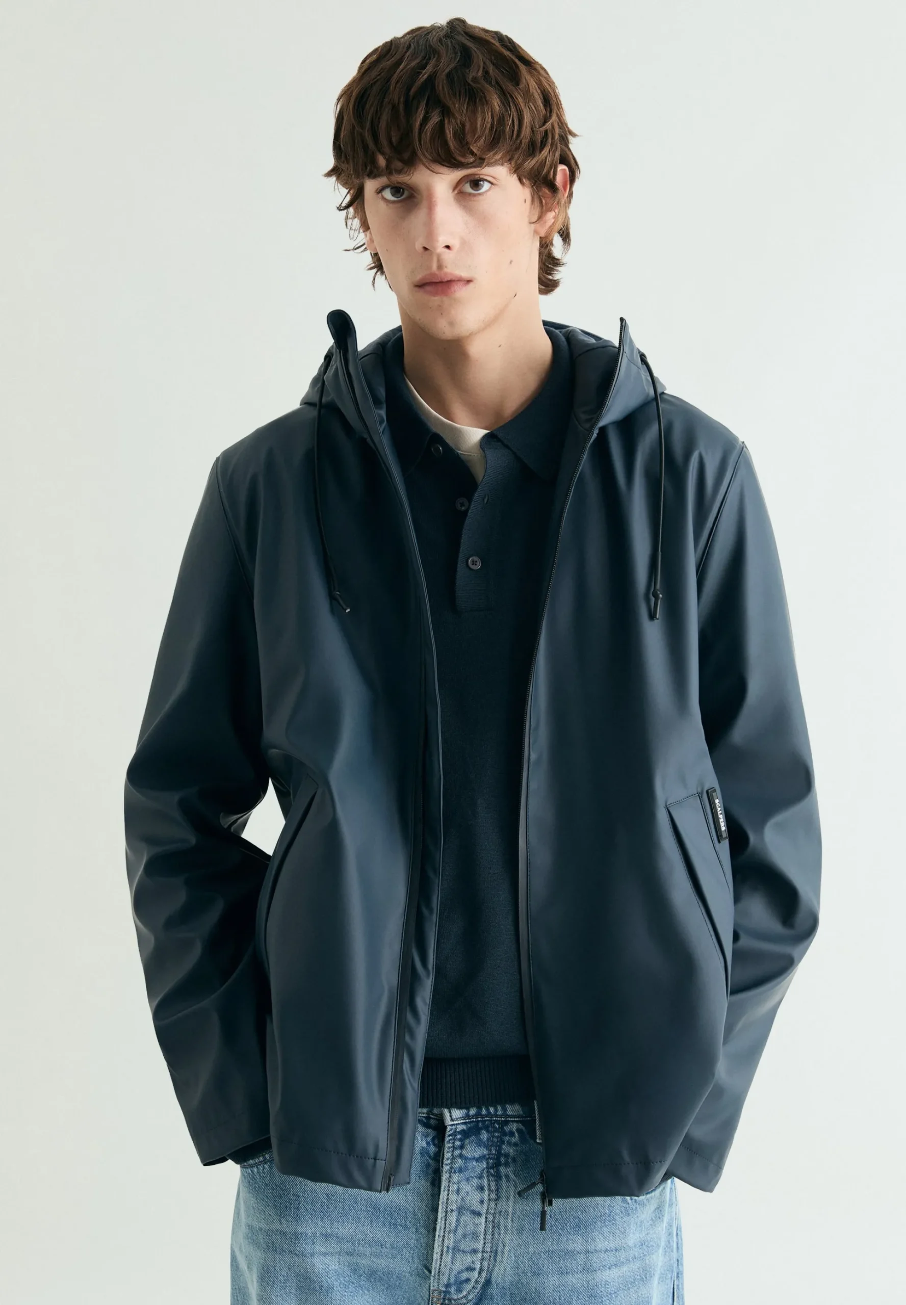 PARKA IMPERMEABLE CON CAPUCHA