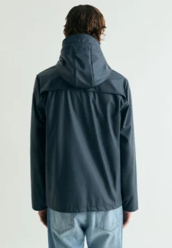 PARKA IMPERMEABLE CON CAPUCHA