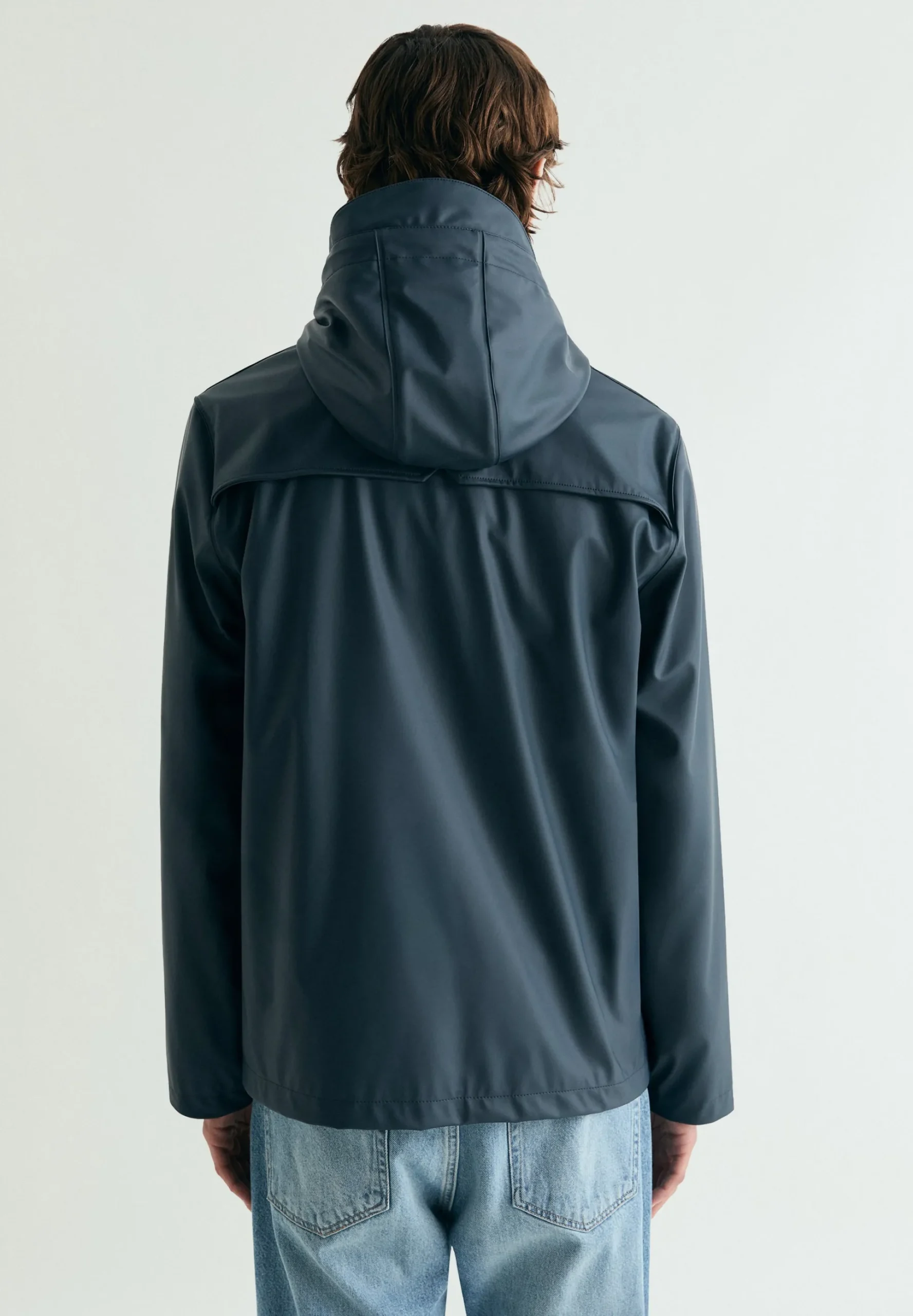 PARKA IMPERMEABLE CON CAPUCHA
