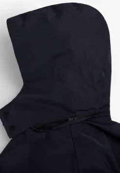 PARKA TÉCNICA CON CAPUCHA