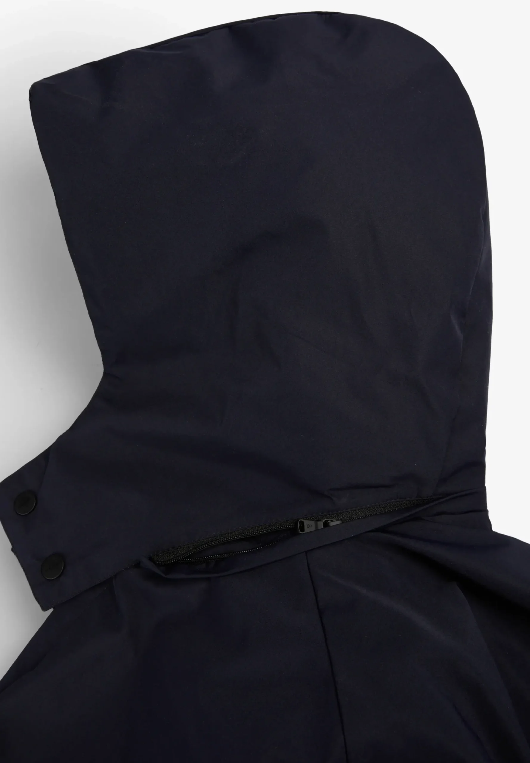 PARKA TÉCNICA CON CAPUCHA