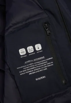 PARKA TÉCNICA CON CAPUCHA