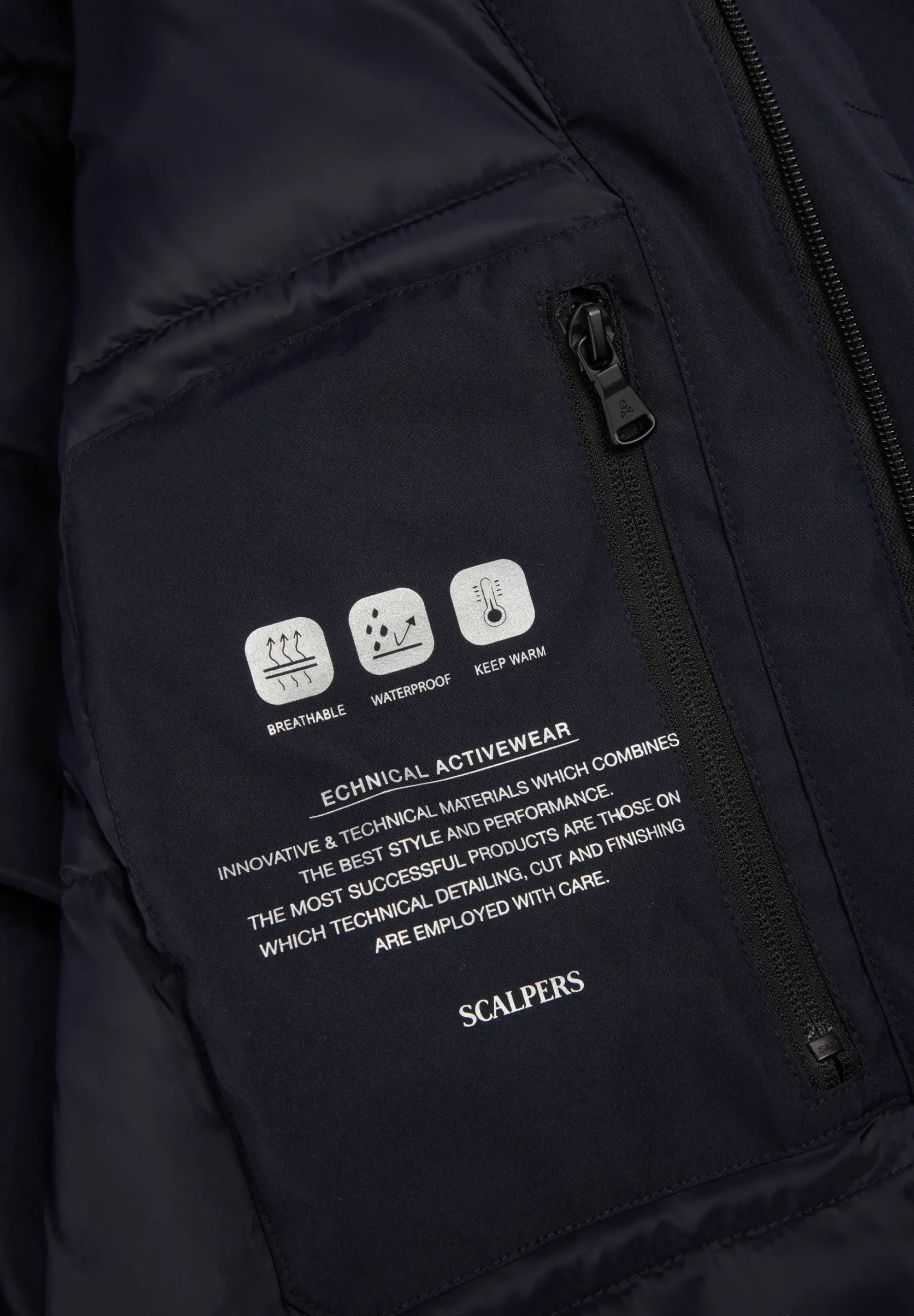PARKA TÉCNICA CON CAPUCHA