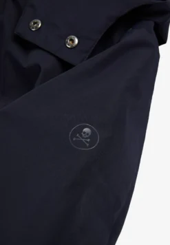 PARKA TÉCNICA CON CAPUCHA