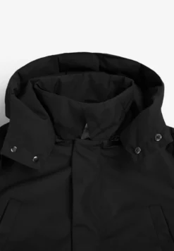 PARKA TÉCNICA CON CAPUCHA