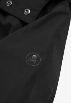 PARKA TÉCNICA CON CAPUCHA