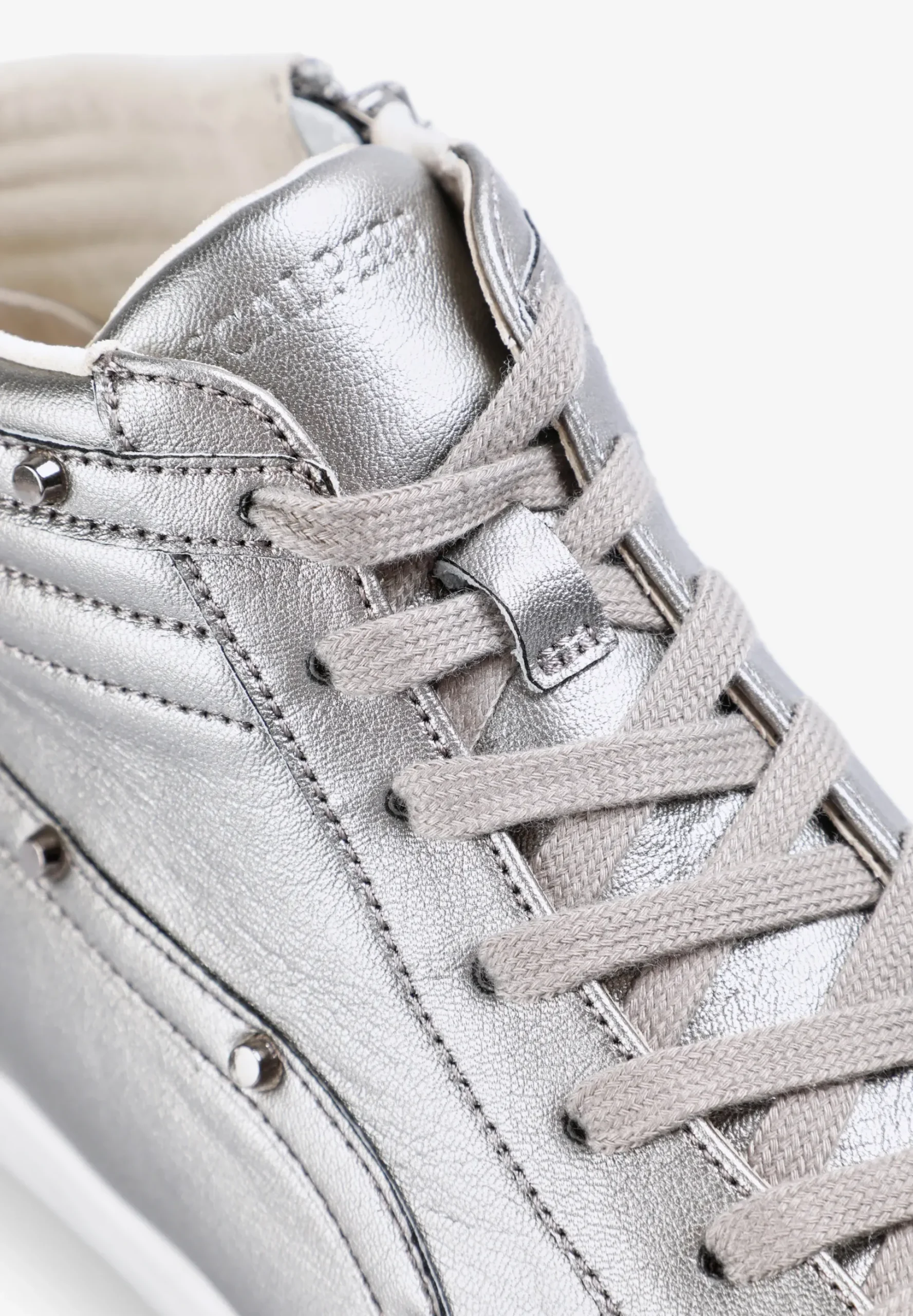 SNEAKERS ALTAS PIEL CALAVERA