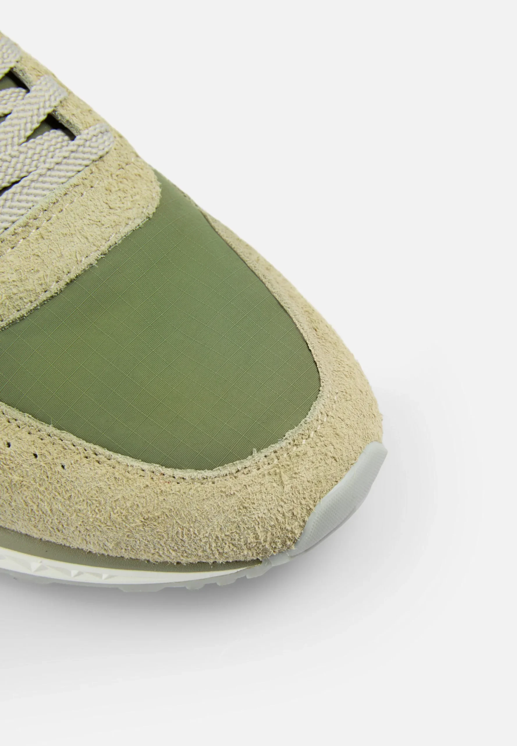 SNEAKERS ANTE CONTRASTE