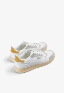 SNEAKERS CALAVERA PIEL